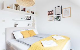 Floral Apartment - New In Town
